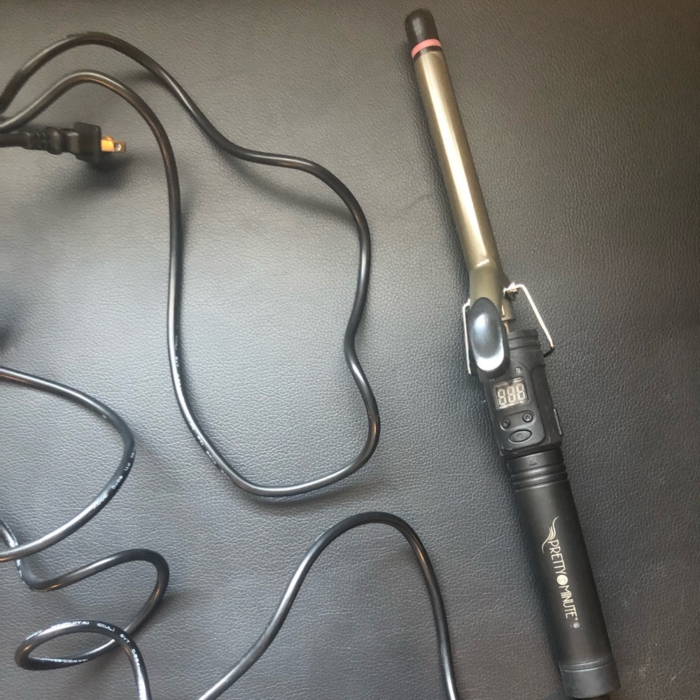 “pretty in a minute” curling iron with clasp
